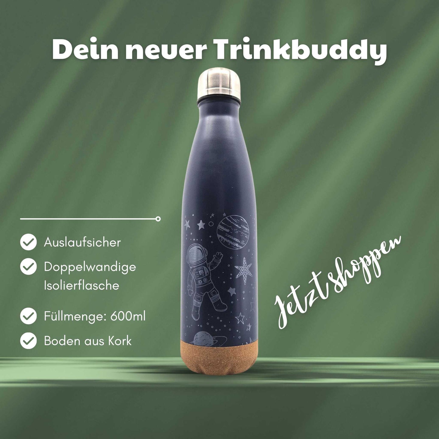 Eine dunkelblaue Trinkflasche mit Korkboden und einem Motiv eines Astronauten auf der Flasche