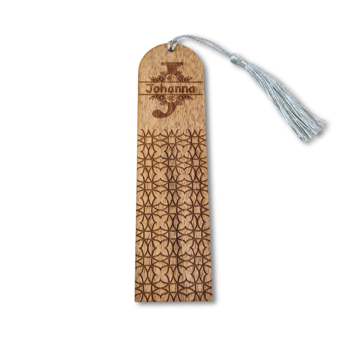 Lesezeichen aus Nussbaum mit gravierten Initialen, einem Blumenmotiv  und geometrischen Formen