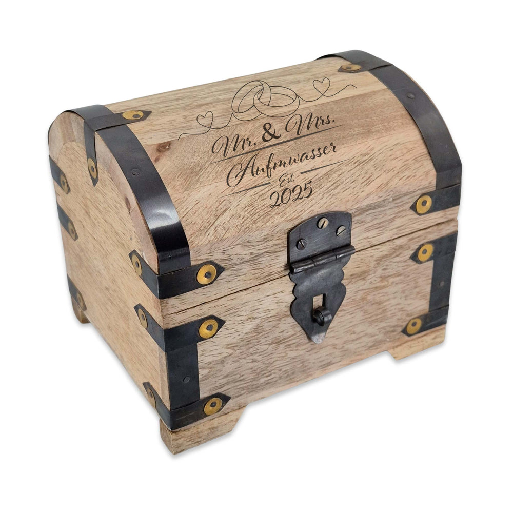 
                  
                    Schatztruhe / Geschenktruhe personalisierbar zur Hochzeit mit Gravur der Jahreszahl und Namen
                  
                