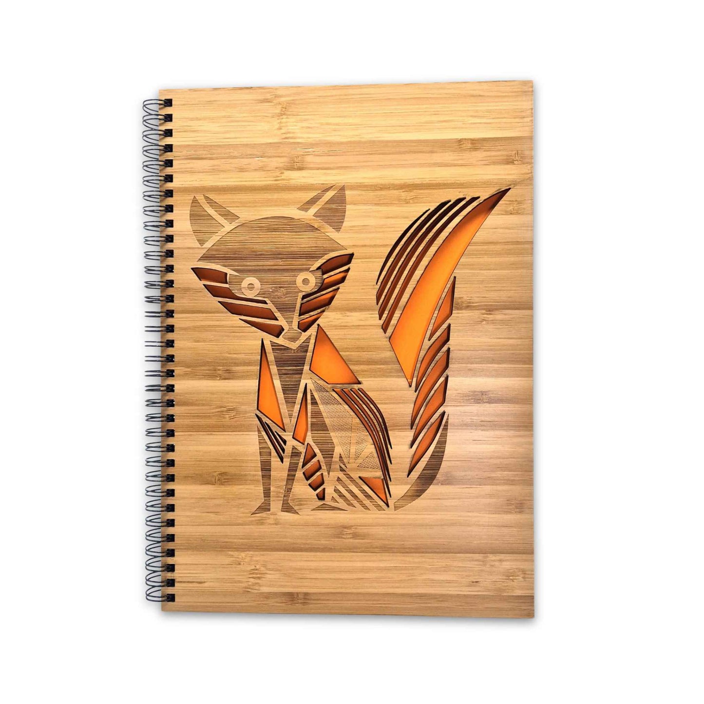 Notizblock mit einem Cover aus Bambus und einer Gravur von einem Fuchs