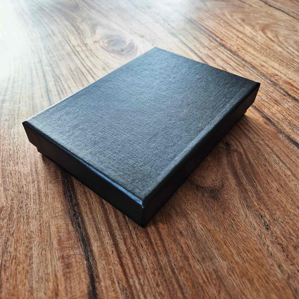 
                  
                    Geschenkbox, Geschenkverpackung für einen Flachmann
                  
                